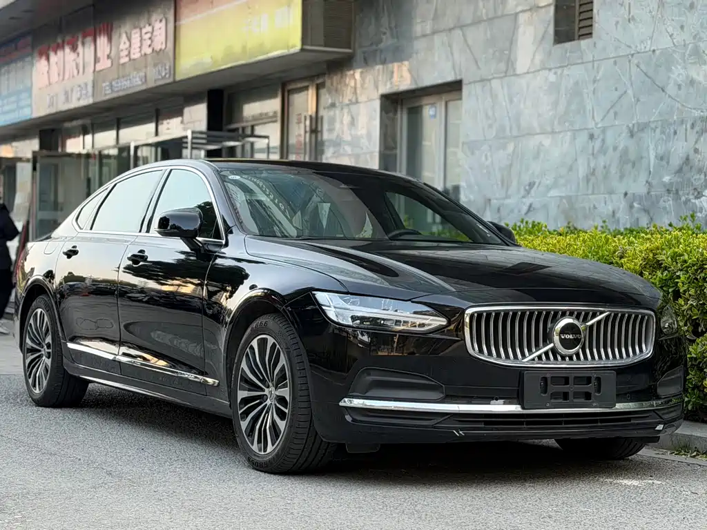 Volvo Volvo S90 2025 B5 Momentum Luxury Edition 2025 - thumbnail 3