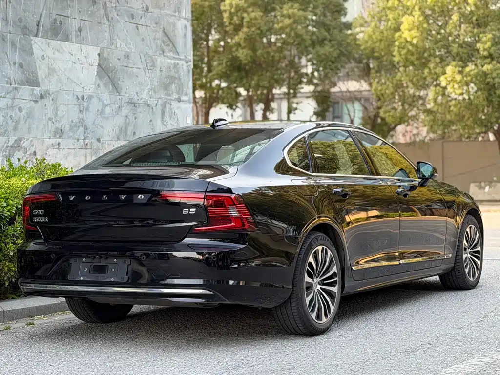 Volvo Volvo S90 2025 B5 Momentum Luxury Edition 2025 - thumbnail 4
