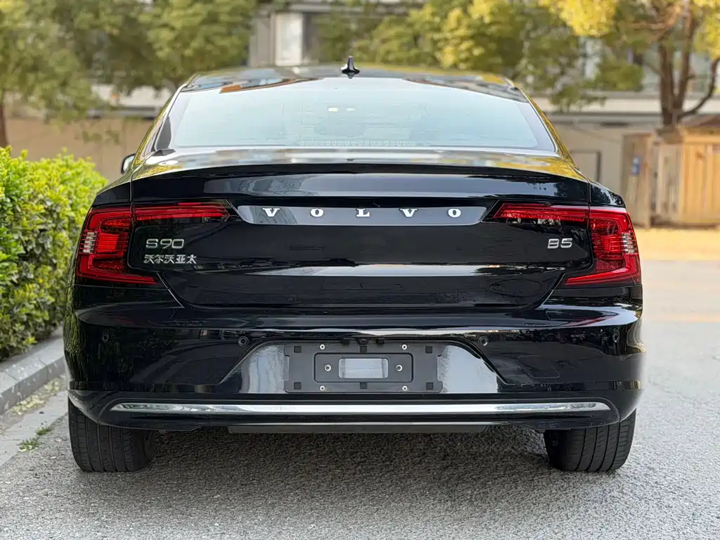Volvo Volvo S90 2025 B5 Momentum Luxury Edition 2025 - thumbnail 5