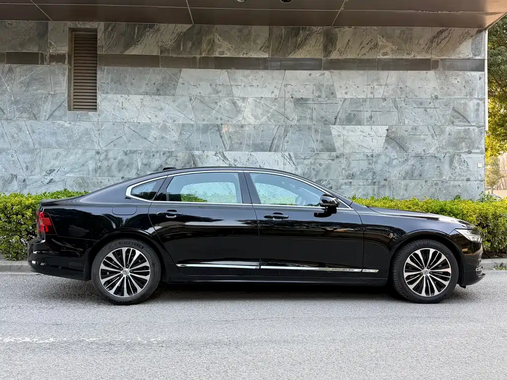 Volvo Volvo S90 2025 B5 Momentum Luxury Edition 2025 - thumbnail 8