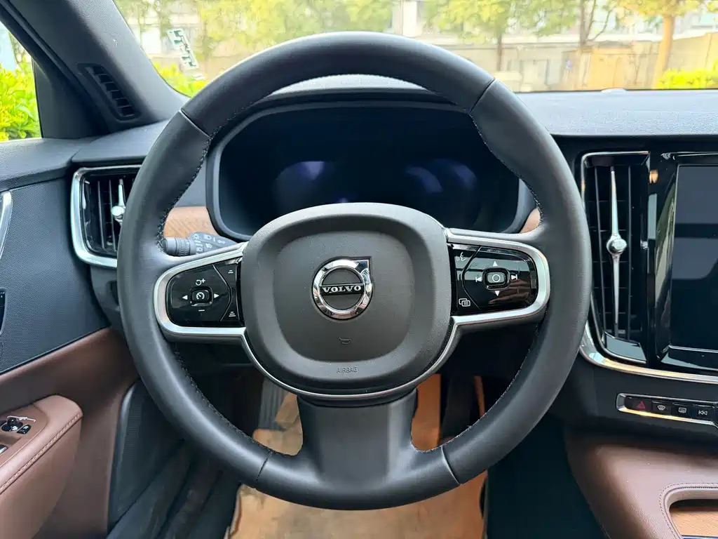 Volvo Volvo S90 2025 B5 Momentum Luxury Edition 2025 - thumbnail 14