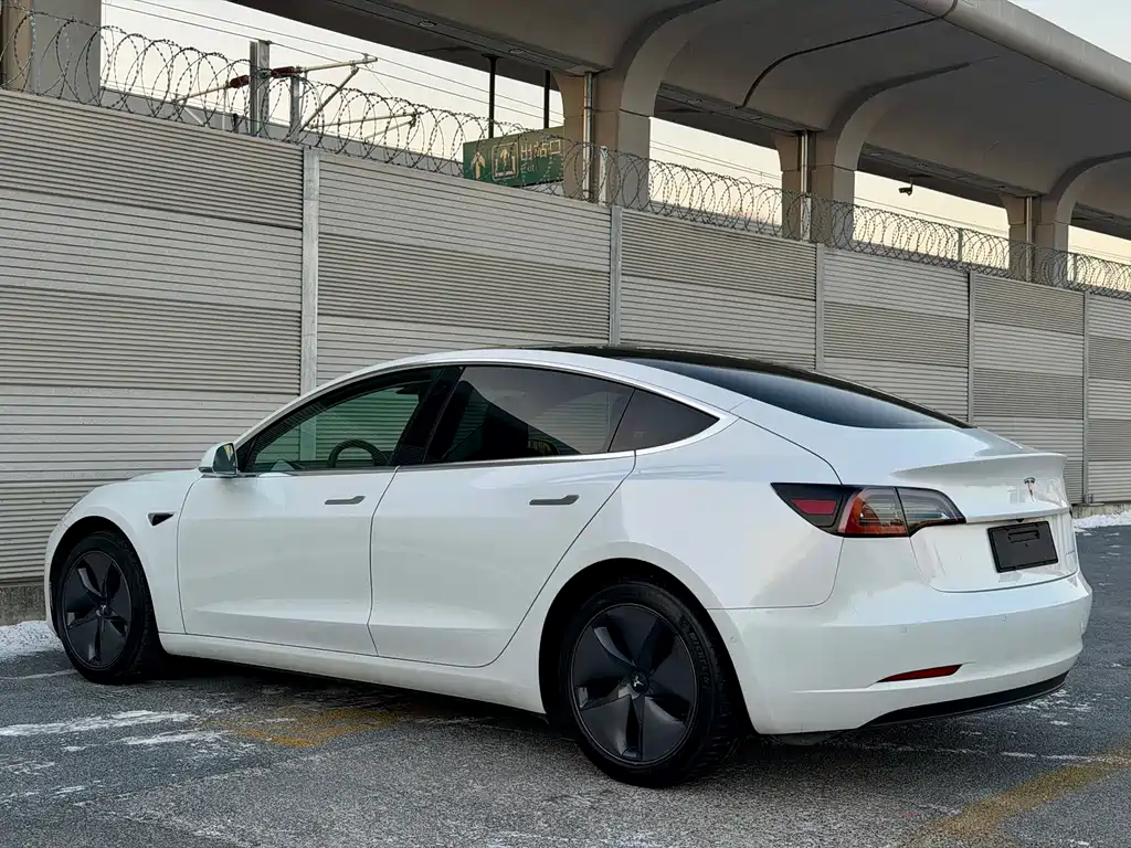 Tesla Model 3 Long Range All-Wheel Drive 2019 Import 2020 - thumbnail 4