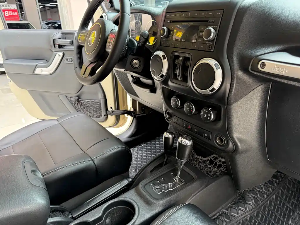 Jeep Jeep Wrangler 2012 3.6L Sahara 4-door 2011 - thumbnail 8