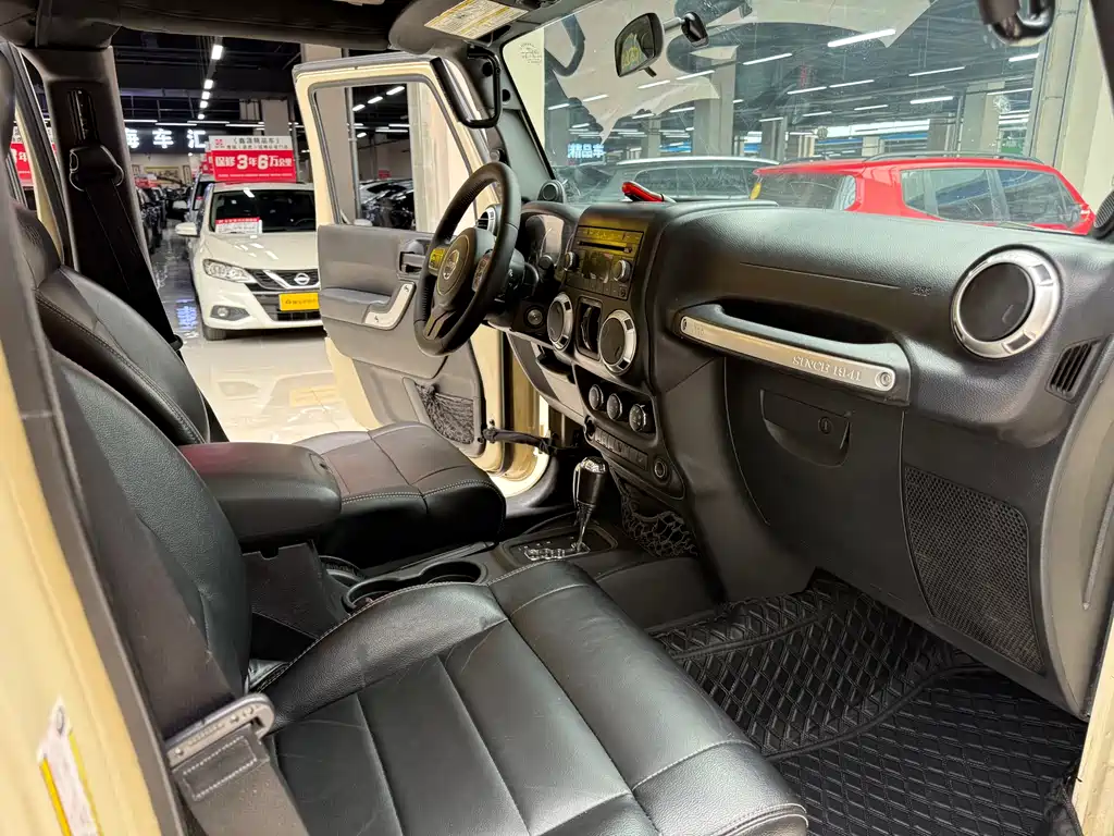 Jeep Jeep Wrangler 2012 3.6L Sahara 4-door 2011 - thumbnail 9