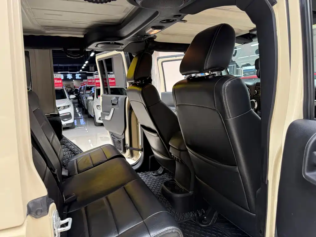 Jeep Jeep Wrangler 2012 3.6L Sahara 4-door 2011 - thumbnail 11