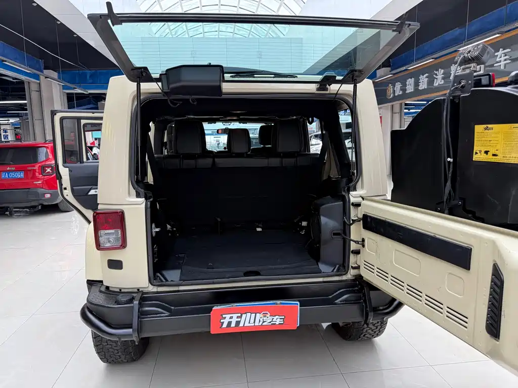 Jeep Jeep Wrangler 2012 3.6L Sahara 4-door 2011 - thumbnail 14