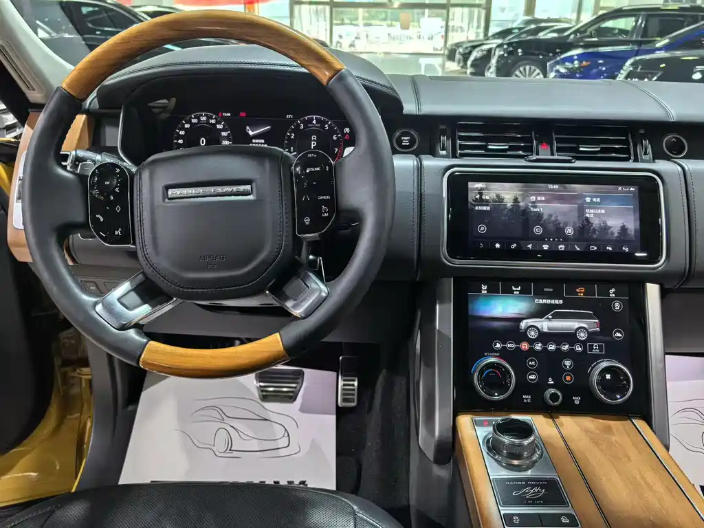 Land Rover Range Rover 2021 3.0 L6 50th Anniversary Edition 2021 - thumbnail 4