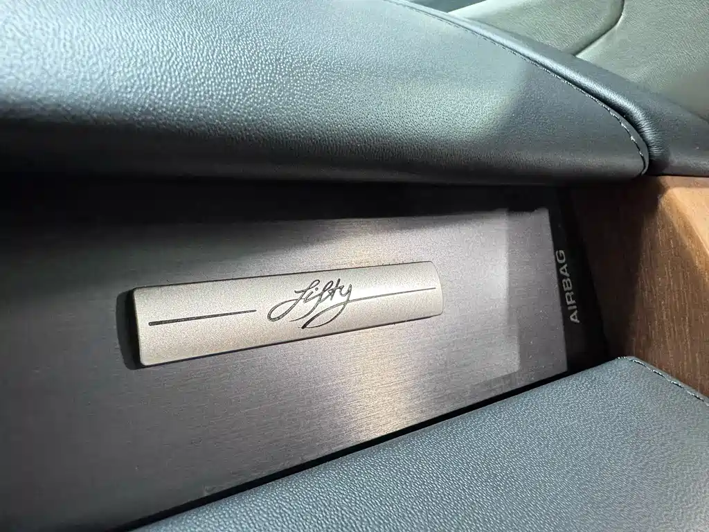 Land Rover Range Rover 2021 3.0 L6 50th Anniversary Edition 2021 - thumbnail 6