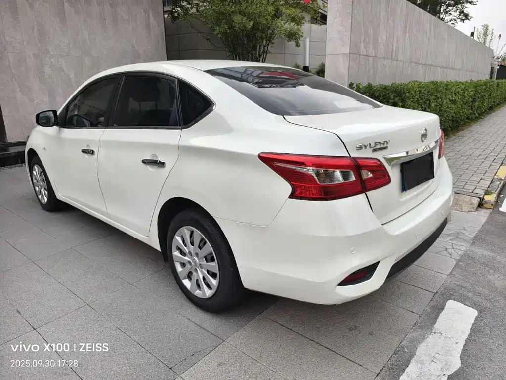 Nissan Nissan Sylphy 2021 Classic 1.6XE CVT Comfort Edition 2022 - thumbnail 7