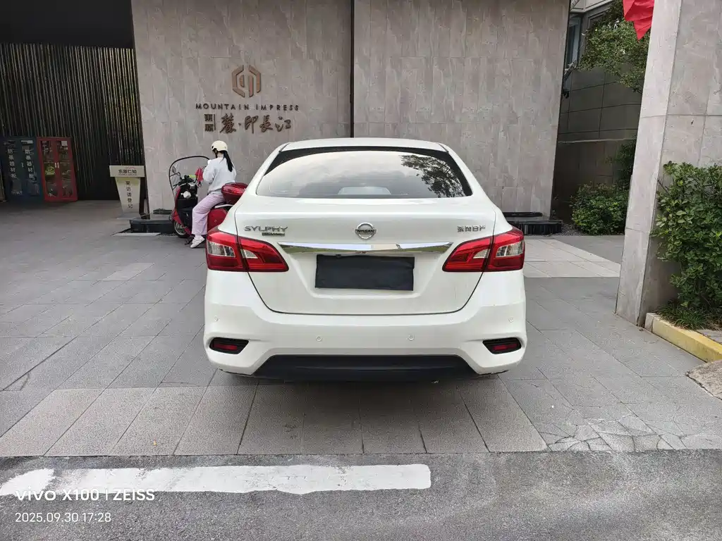 Nissan Nissan Sylphy 2021 Classic 1.6XE CVT Comfort Edition 2022 - thumbnail 8