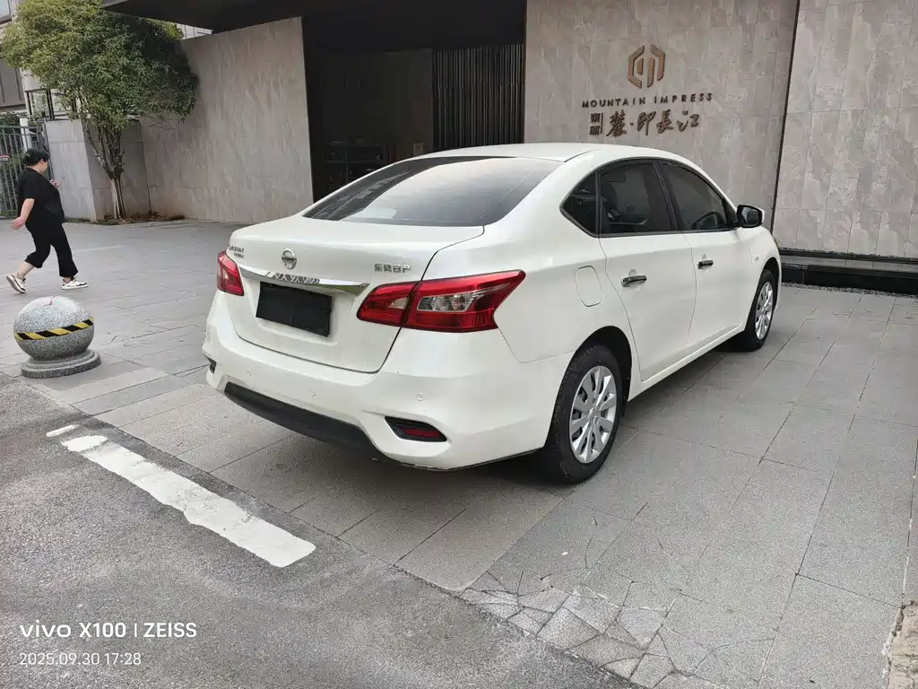Nissan Nissan Sylphy 2021 Classic 1.6XE CVT Comfort Edition 2022 - thumbnail 9