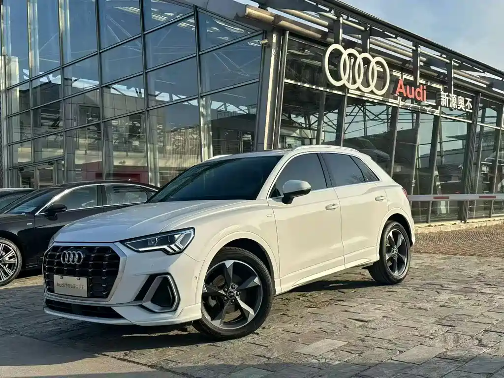 Audi Audi Q3 2024 40 TFSI S Line Sport Package 2024