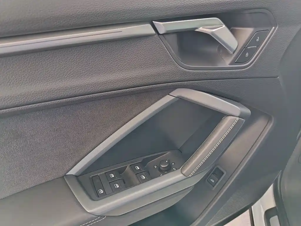 Audi Audi Q3 2024 40 TFSI S Line Sport Package 2024 - thumbnail 9