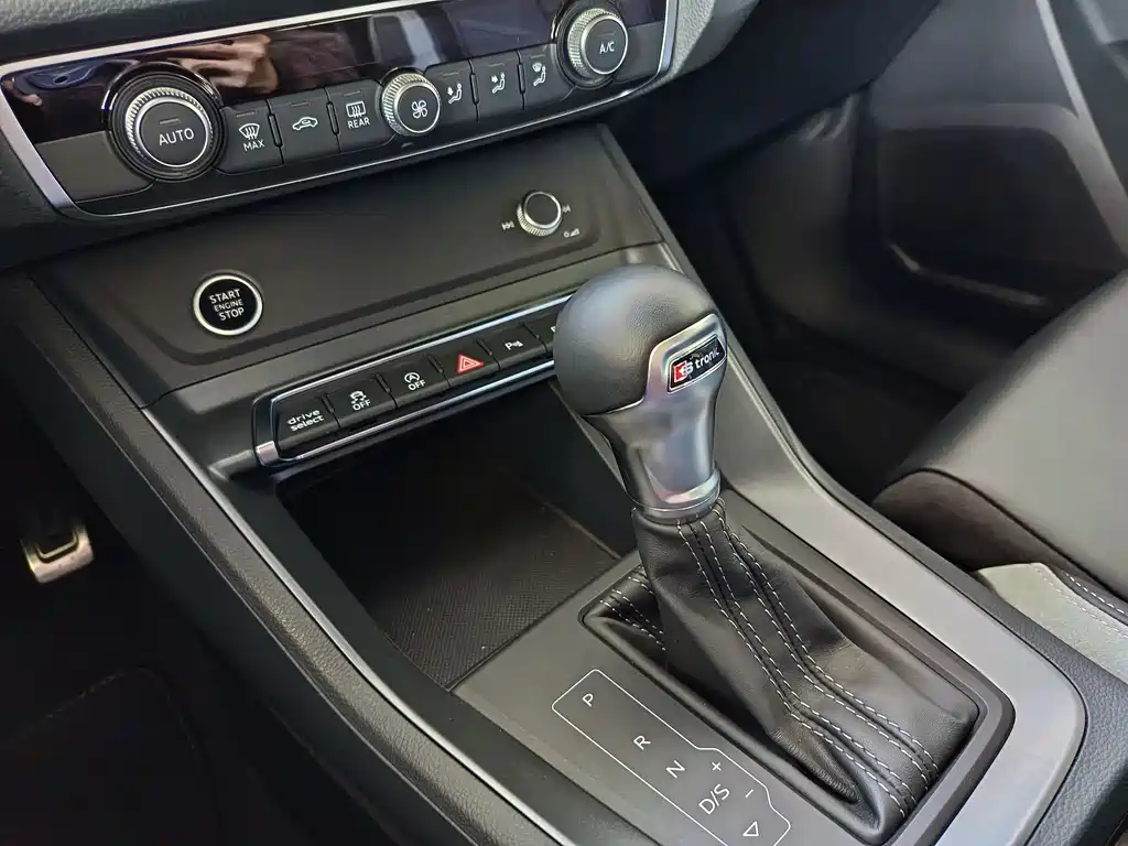 Audi Audi Q3 2024 40 TFSI S Line Sport Package 2024 - thumbnail 10
