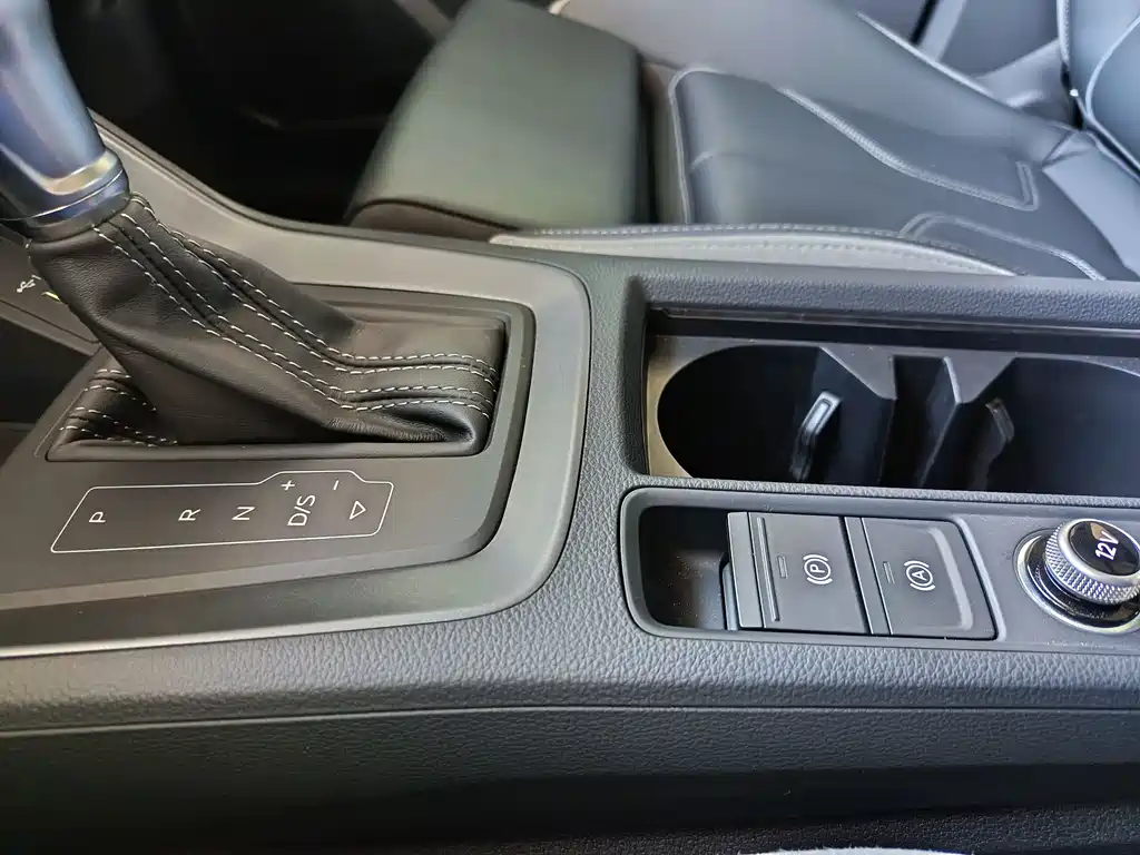 Audi Audi Q3 2024 40 TFSI S Line Sport Package 2024 - thumbnail 11