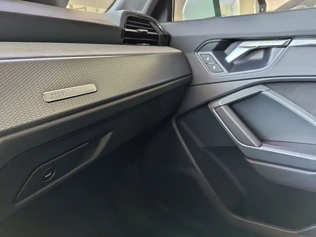 Audi Audi Q3 2024 40 TFSI S Line Sport Package 2024 - thumbnail 14