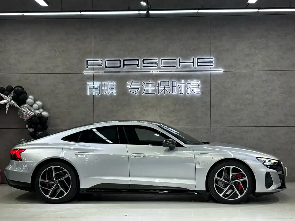 Audi Audi RS e-tron GT 2023 Base Model 2024 - thumbnail 4