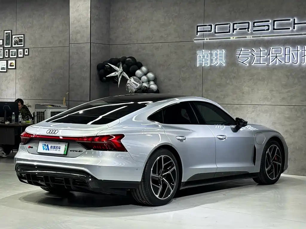 Audi Audi RS e-tron GT 2023 Base Model 2024 - thumbnail 6