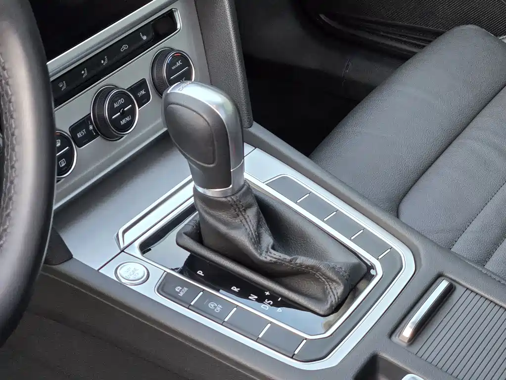 Volkswagen Volkswagen Lavida 2018 380TSI Comfortline 2WD 2019 - thumbnail 12