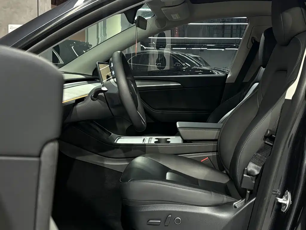 Tesla Model Y 2024 Rear-Wheel Drive 2024 - thumbnail 10