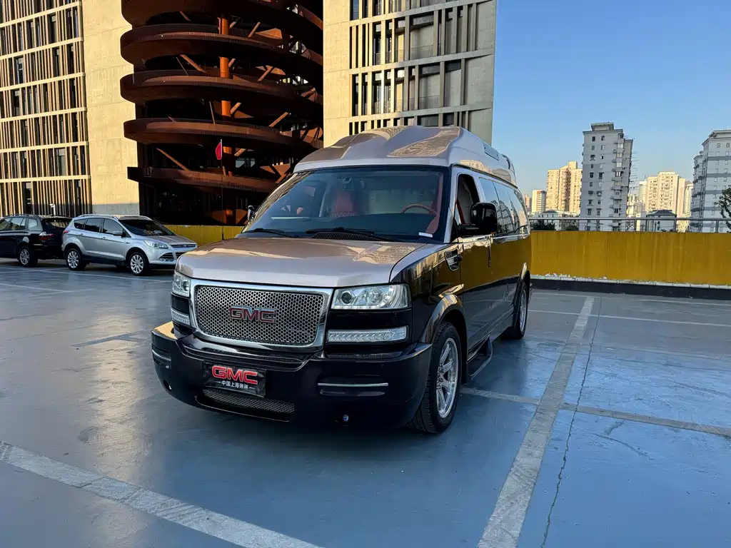 GMC GMC Savana 2017 6.0L G660S雅尊天幕版 Wait, let me correct that - "雅尊天幕版" appears to be a Chinese trim/package designation. The internationally accepted name would be: GMC Savana 2017 6.0L G660S Actually, looking more carefully at the original, "SAVANA" is already the English model name. The internationally accepted model name is simply: GMC Savana 2017 6.0L G660S 2017