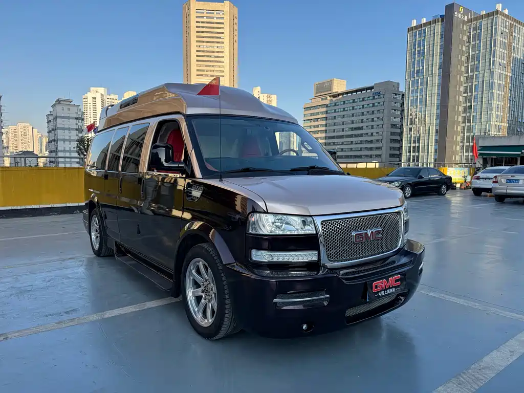 GMC GMC Savana 2017 6.0L G660S雅尊天幕版 Wait, let me correct that - "雅尊天幕版" appears to be a Chinese trim/package designation. The internationally accepted name would be: GMC Savana 2017 6.0L G660S Actually, looking more carefully at the original, "SAVANA" is already the English model name. The internationally accepted model name is simply: GMC Savana 2017 6.0L G660S 2017 - thumbnail 3