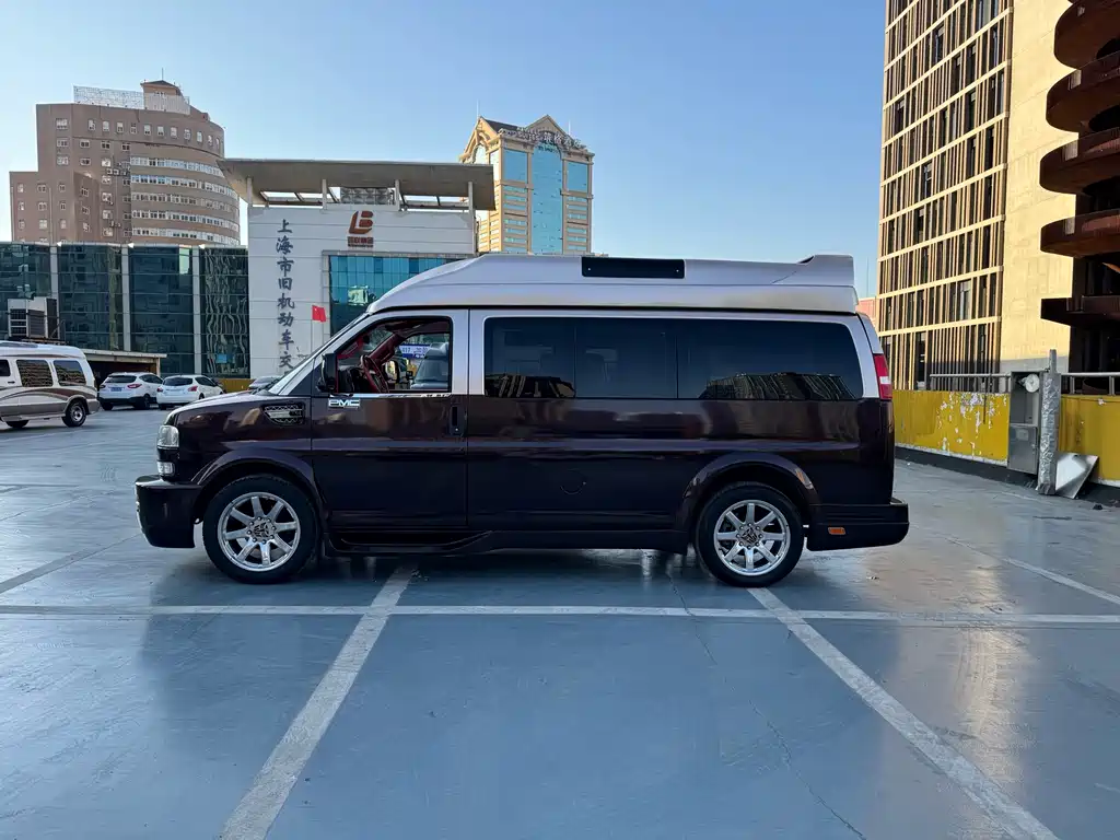 GMC GMC Savana 2017 6.0L G660S雅尊天幕版 Wait, let me correct that - "雅尊天幕版" appears to be a Chinese trim/package designation. The internationally accepted name would be: GMC Savana 2017 6.0L G660S Actually, looking more carefully at the original, "SAVANA" is already the English model name. The internationally accepted model name is simply: GMC Savana 2017 6.0L G660S 2017 - thumbnail 4