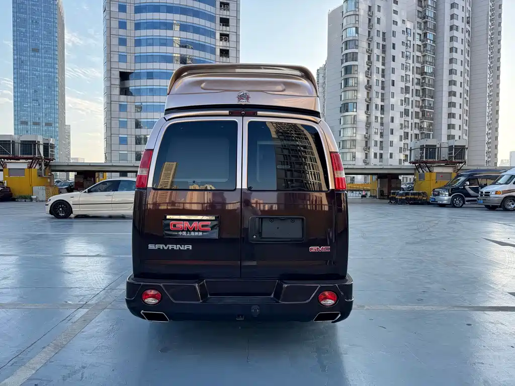 GMC GMC Savana 2017 6.0L G660S雅尊天幕版 Wait, let me correct that - "雅尊天幕版" appears to be a Chinese trim/package designation. The internationally accepted name would be: GMC Savana 2017 6.0L G660S Actually, looking more carefully at the original, "SAVANA" is already the English model name. The internationally accepted model name is simply: GMC Savana 2017 6.0L G660S 2017 - thumbnail 6