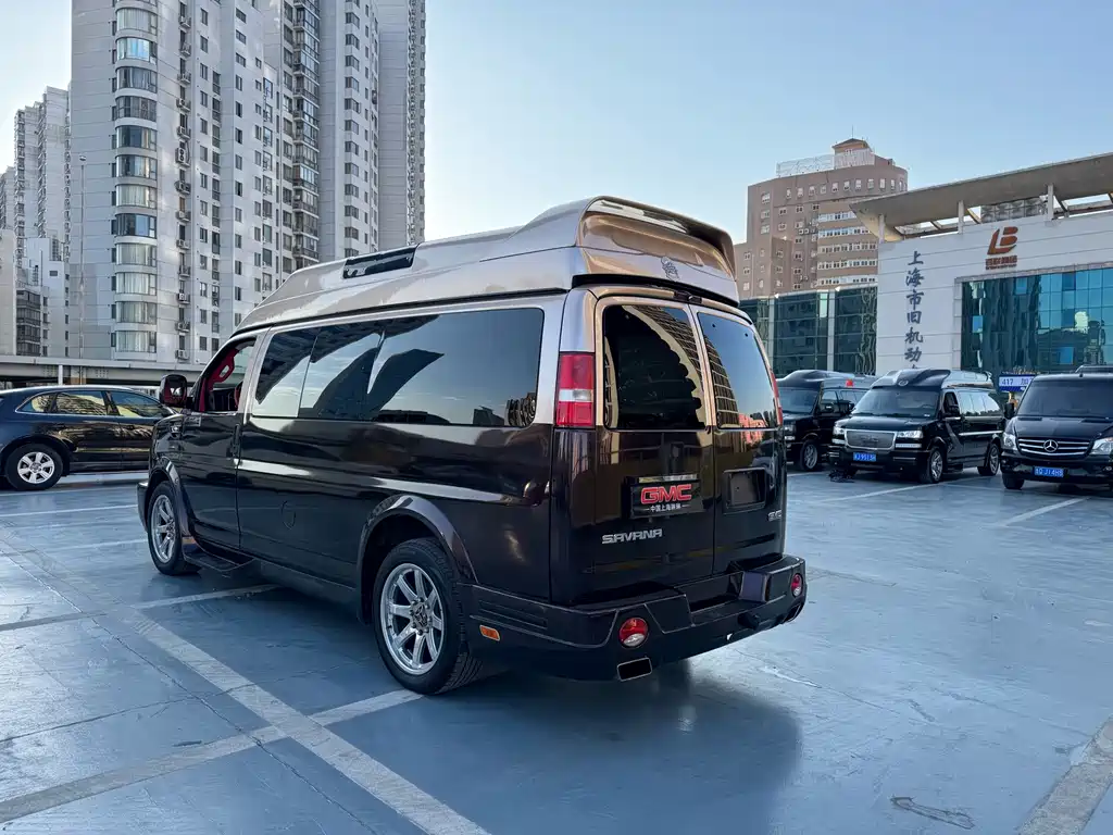 GMC GMC Savana 2017 6.0L G660S雅尊天幕版 Wait, let me correct that - "雅尊天幕版" appears to be a Chinese trim/package designation. The internationally accepted name would be: GMC Savana 2017 6.0L G660S Actually, looking more carefully at the original, "SAVANA" is already the English model name. The internationally accepted model name is simply: GMC Savana 2017 6.0L G660S 2017 - thumbnail 7