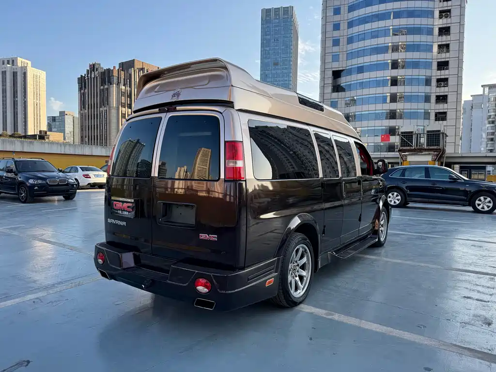 GMC GMC Savana 2017 6.0L G660S雅尊天幕版 Wait, let me correct that - "雅尊天幕版" appears to be a Chinese trim/package designation. The internationally accepted name would be: GMC Savana 2017 6.0L G660S Actually, looking more carefully at the original, "SAVANA" is already the English model name. The internationally accepted model name is simply: GMC Savana 2017 6.0L G660S 2017 - thumbnail 8
