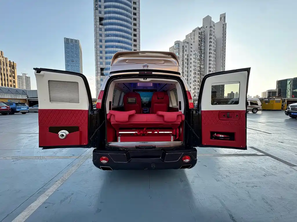 GMC GMC Savana 2017 6.0L G660S雅尊天幕版 Wait, let me correct that - "雅尊天幕版" appears to be a Chinese trim/package designation. The internationally accepted name would be: GMC Savana 2017 6.0L G660S Actually, looking more carefully at the original, "SAVANA" is already the English model name. The internationally accepted model name is simply: GMC Savana 2017 6.0L G660S 2017 - thumbnail 9
