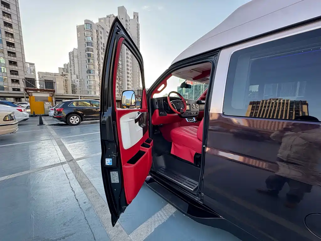 GMC GMC Savana 2017 6.0L G660S雅尊天幕版 Wait, let me correct that - "雅尊天幕版" appears to be a Chinese trim/package designation. The internationally accepted name would be: GMC Savana 2017 6.0L G660S Actually, looking more carefully at the original, "SAVANA" is already the English model name. The internationally accepted model name is simply: GMC Savana 2017 6.0L G660S 2017 - thumbnail 16