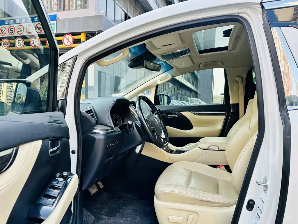 Toyota Alphard 2021 Model Hybrid 2.5L Executive Version 2023 - thumbnail 4