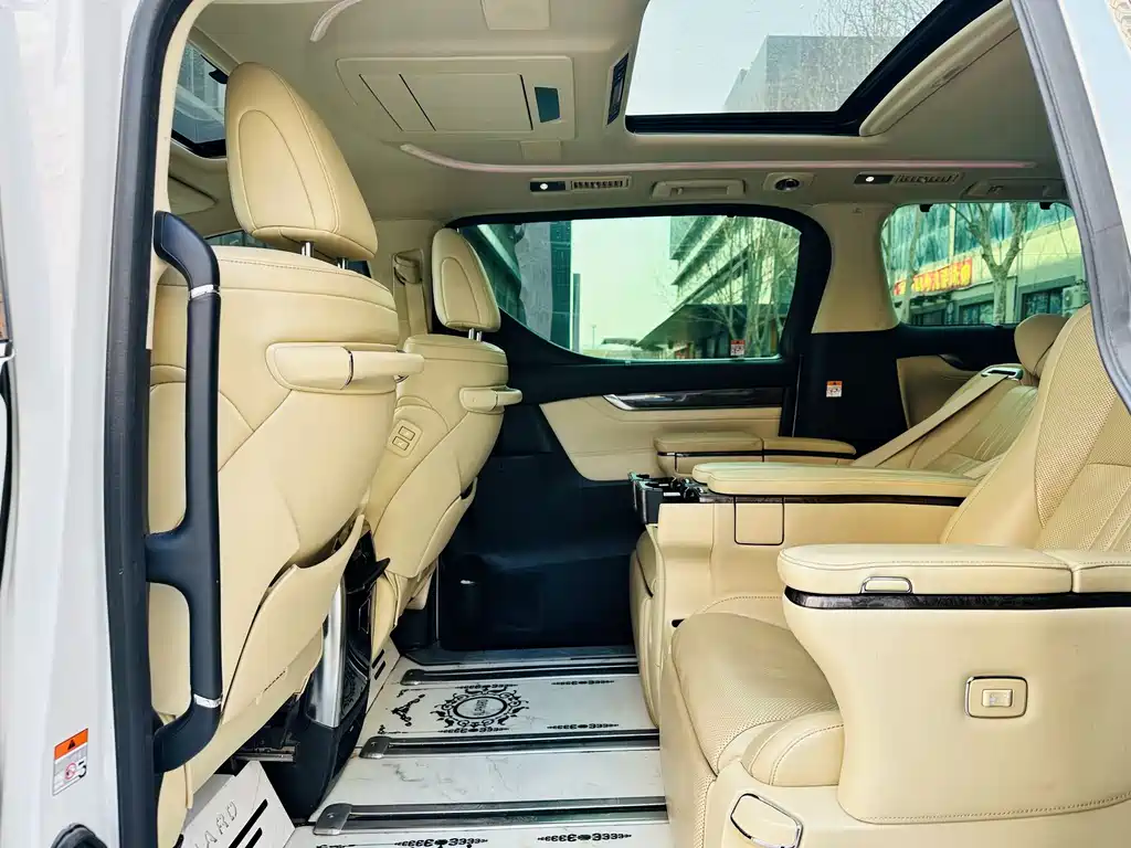Toyota Alphard 2021 Model Hybrid 2.5L Executive Version 2023 - thumbnail 6