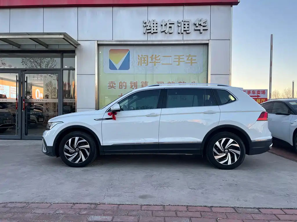 Volkswagen Tiguan L 2024 300TSI Automatic 2WD Smart Enjoy Edition 2023 - thumbnail 2
