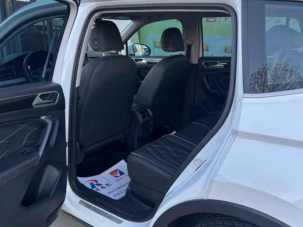 Volkswagen Tiguan L 2024 300TSI Automatic 2WD Smart Enjoy Edition 2023 - thumbnail 6