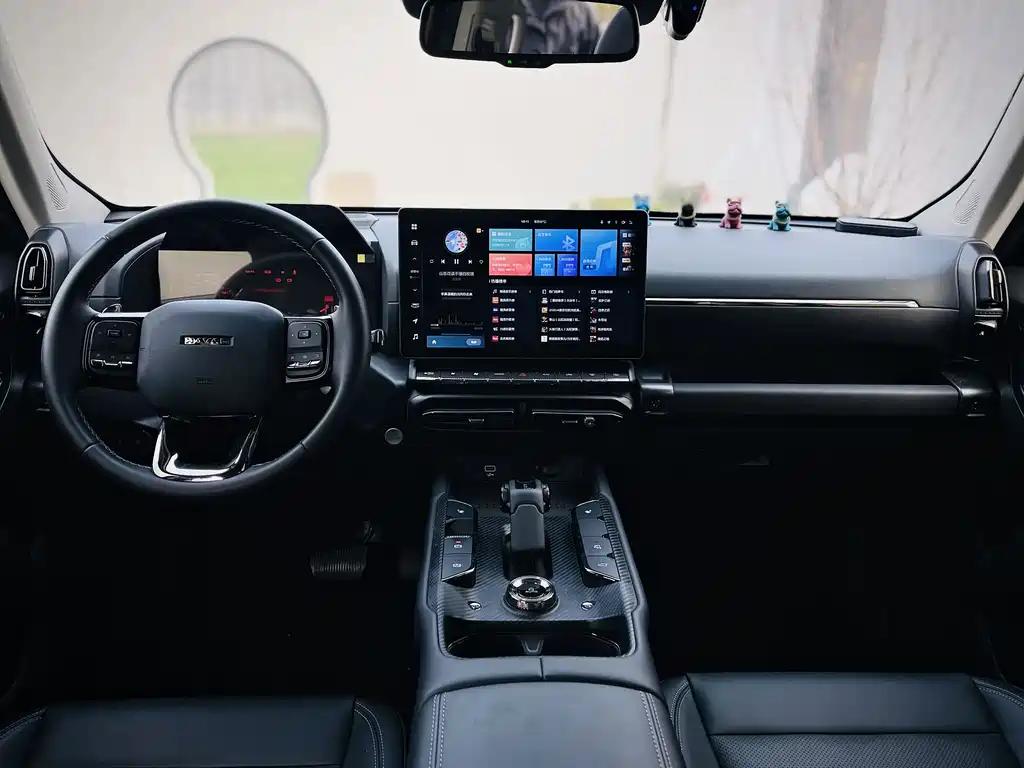 Haval Haval Big Dog PLUS 2023 1.5T 2WD潮野版Plus  Note: The internationally accepted name would be "Haval Big Dog PLUS" as Haval is already an internationally recognized brand name, and "Big Dog" is the official international model name for this SUV. The rest of the specifications (2023, 1.5T, 2WD) remain the same in English. The "潮野版Plus" part doesn't have a direct international equivalent and would typically be described through trim level descriptions in English markets. 2023 - thumbnail 8
