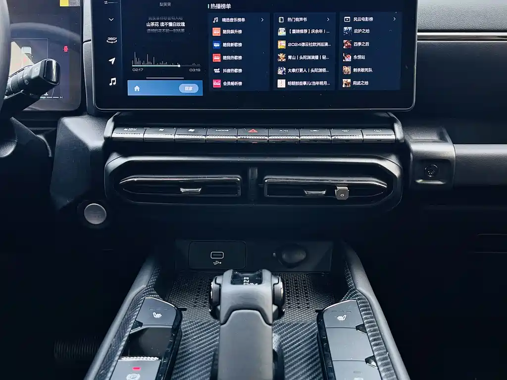 Haval Haval Big Dog PLUS 2023 1.5T 2WD潮野版Plus  Note: The internationally accepted name would be "Haval Big Dog PLUS" as Haval is already an internationally recognized brand name, and "Big Dog" is the official international model name for this SUV. The rest of the specifications (2023, 1.5T, 2WD) remain the same in English. The "潮野版Plus" part doesn't have a direct international equivalent and would typically be described through trim level descriptions in English markets. 2023 - thumbnail 10