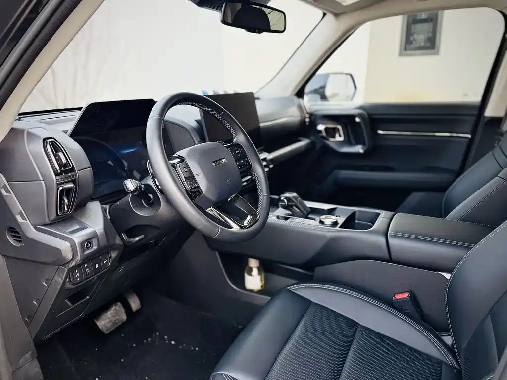 Haval Haval Big Dog PLUS 2023 1.5T 2WD潮野版Plus  Note: The internationally accepted name would be "Haval Big Dog PLUS" as Haval is already an internationally recognized brand name, and "Big Dog" is the official international model name for this SUV. The rest of the specifications (2023, 1.5T, 2WD) remain the same in English. The "潮野版Plus" part doesn't have a direct international equivalent and would typically be described through trim level descriptions in English markets. 2023 - thumbnail 13