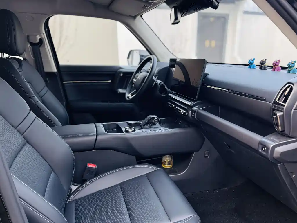 Haval Haval Big Dog PLUS 2023 1.5T 2WD潮野版Plus  Note: The internationally accepted name would be "Haval Big Dog PLUS" as Haval is already an internationally recognized brand name, and "Big Dog" is the official international model name for this SUV. The rest of the specifications (2023, 1.5T, 2WD) remain the same in English. The "潮野版Plus" part doesn't have a direct international equivalent and would typically be described through trim level descriptions in English markets. 2023 - thumbnail 14