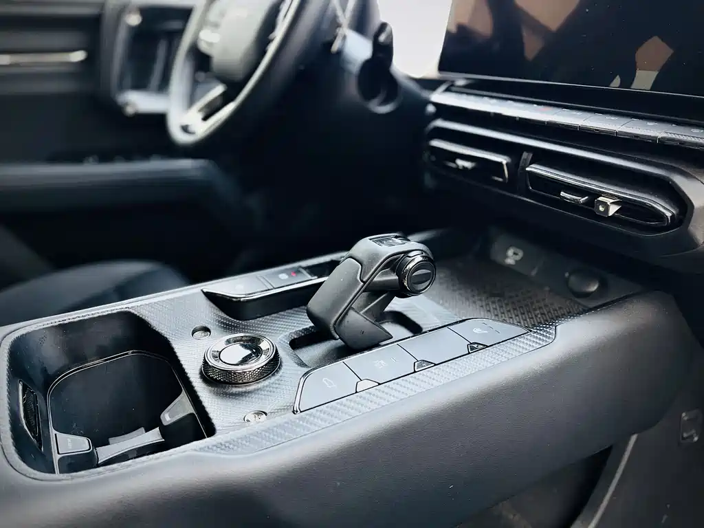 Haval Haval Big Dog PLUS 2023 1.5T 2WD潮野版Plus  Note: The internationally accepted name would be "Haval Big Dog PLUS" as Haval is already an internationally recognized brand name, and "Big Dog" is the official international model name for this SUV. The rest of the specifications (2023, 1.5T, 2WD) remain the same in English. The "潮野版Plus" part doesn't have a direct international equivalent and would typically be described through trim level descriptions in English markets. 2023 - thumbnail 18