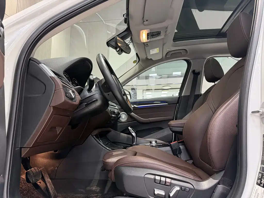 BMW BMW X1 2021 xDrive25Li Premium Model 2020 - thumbnail 11