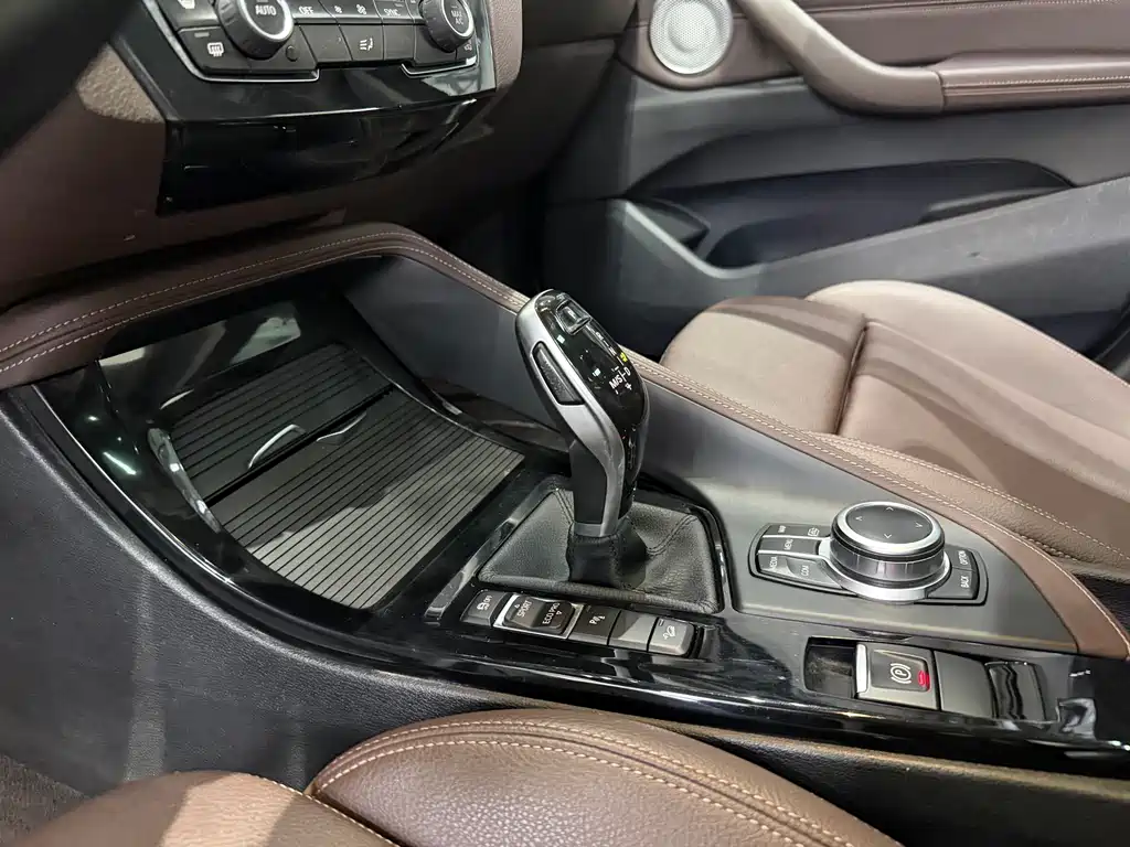 BMW BMW X1 2021 xDrive25Li Premium Model 2020 - thumbnail 14