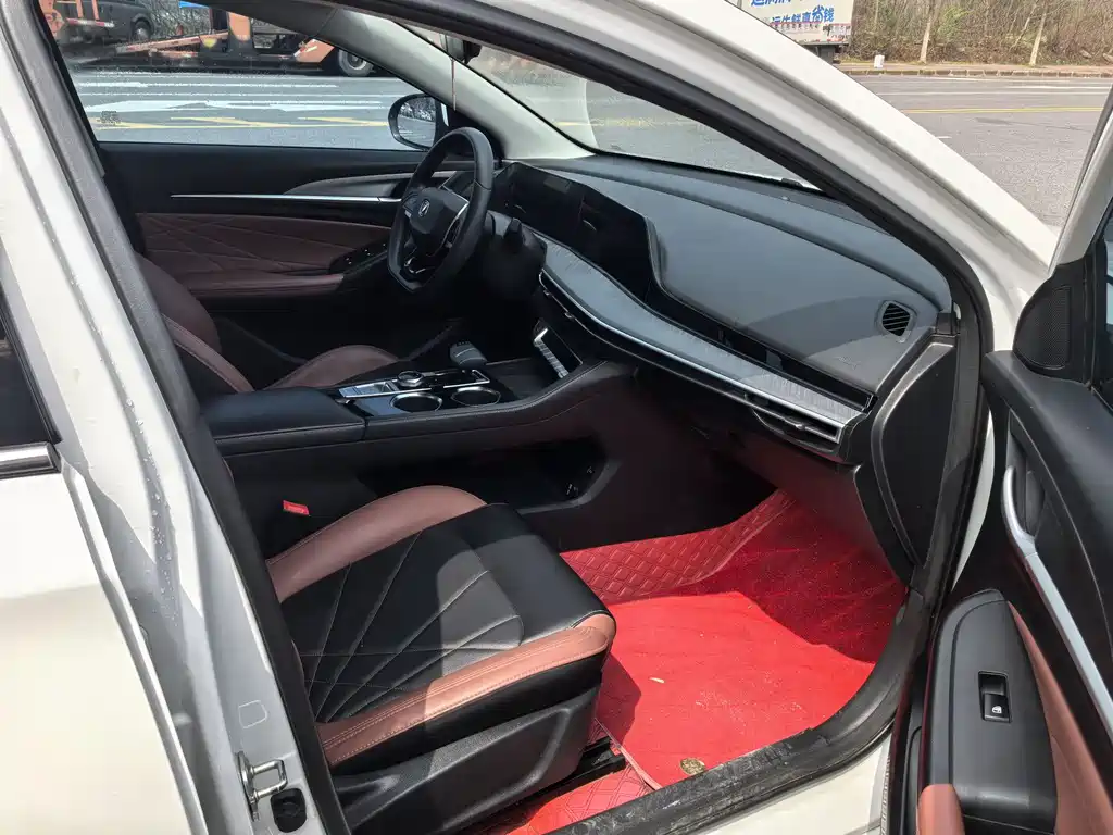 Changan Yidong 2023 Plus Blue Whale NE 1.4T GDI DCT Premium Edition 2023 - thumbnail 9