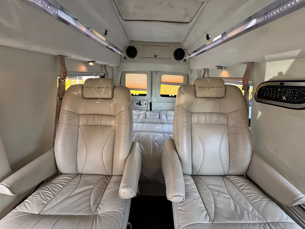 GMC GMC Savana 2012 6.0L Ultimate Leader Edition 2012 - thumbnail 11