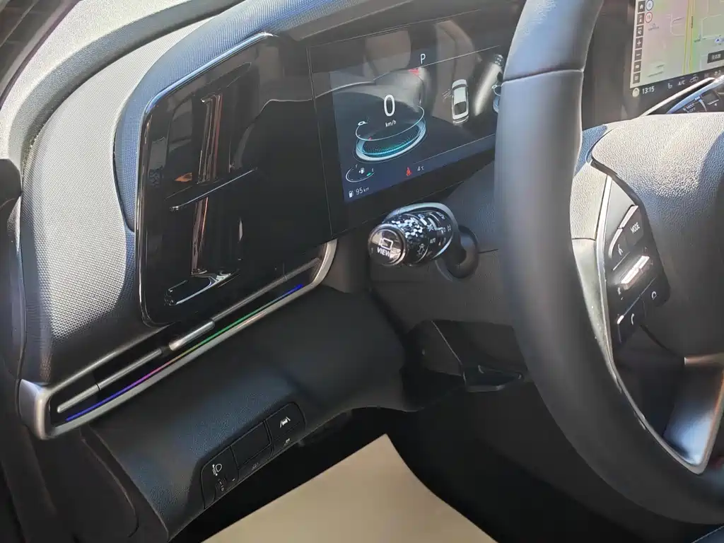 Hyundai Elantra 2022 1.5L CVT 20th Anniversary Edition 2023 - thumbnail 3