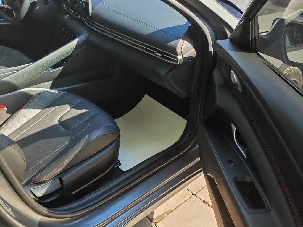 Hyundai Elantra 2022 1.5L CVT 20th Anniversary Edition 2023 - thumbnail 16