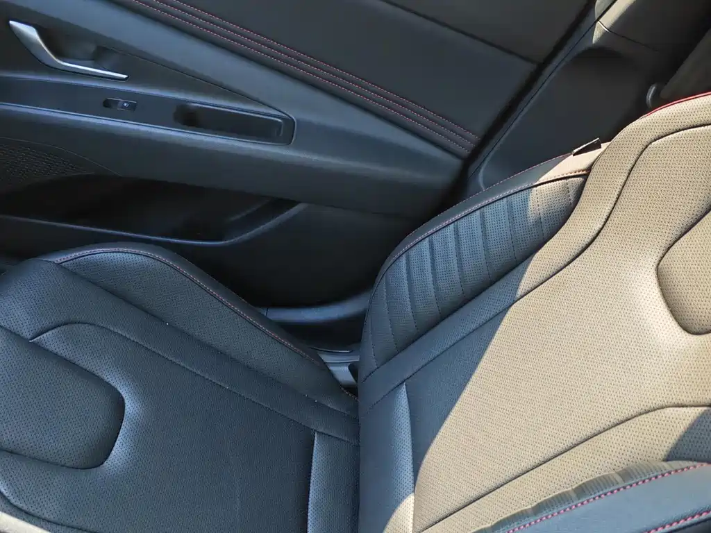 Hyundai Elantra 2022 1.5L CVT 20th Anniversary Edition 2023 - thumbnail 19
