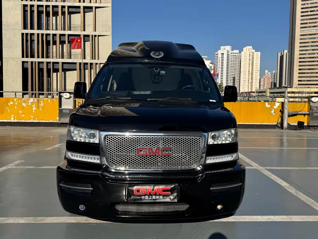 GMC GMC Savana 2017 6.0L G660S雅尊天幕版  Wait, let me correct that - "SAVANA" is already the international model name. The correct translation would be:  GMC Savana 2017 6.0L G660S Elegant Skyroof Edition 2017 - thumbnail 2