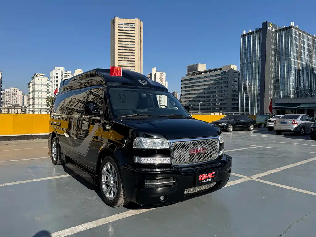 GMC GMC Savana 2017 6.0L G660S雅尊天幕版  Wait, let me correct that - "SAVANA" is already the international model name. The correct translation would be:  GMC Savana 2017 6.0L G660S Elegant Skyroof Edition 2017 - thumbnail 3